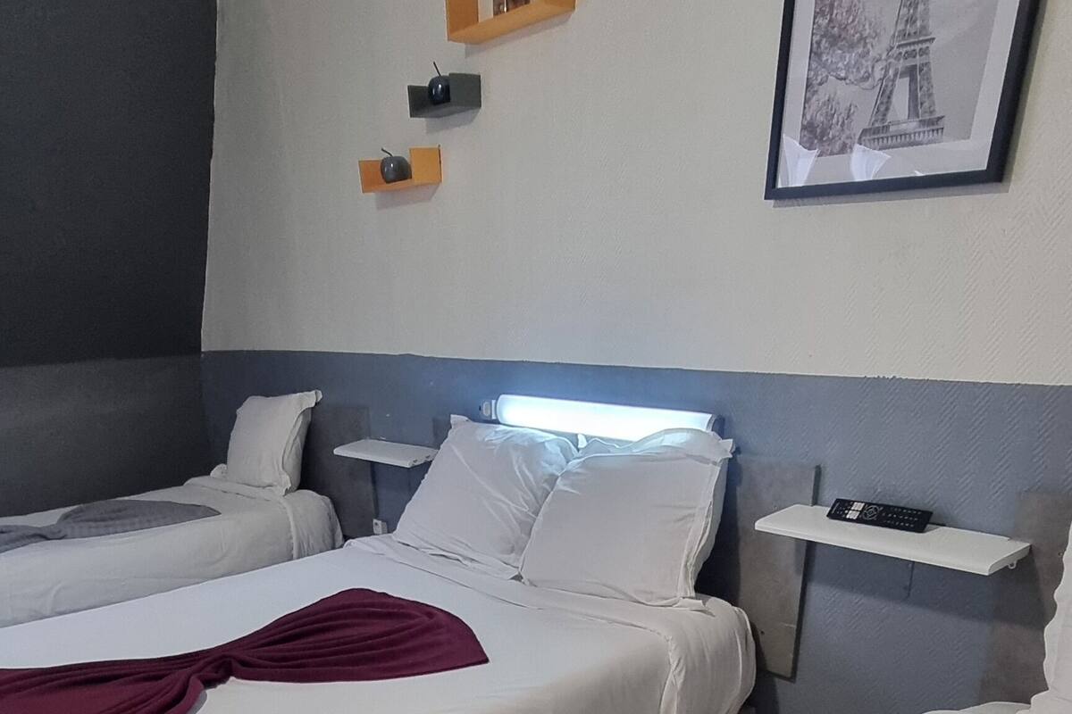 ห้องพักสำหรับสี่ท่าน | เครื่องนอนระดับพรีเมียม, พื้นที่ทำงานแบบใช้แล็ปท็อป, ห้องเก็บเสียง