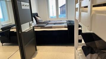 2 bedrooms, WiFi, bed sheets