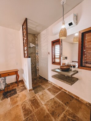 Deluxe Suite, 1 Queen Bed with Sofa bed, Patio, Garden View | Bathroom | Free toiletries, hair dryer