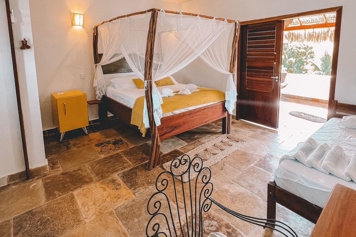 Deluxe Suite, 1 Queen Bed with Sofa bed, Patio, Garden View