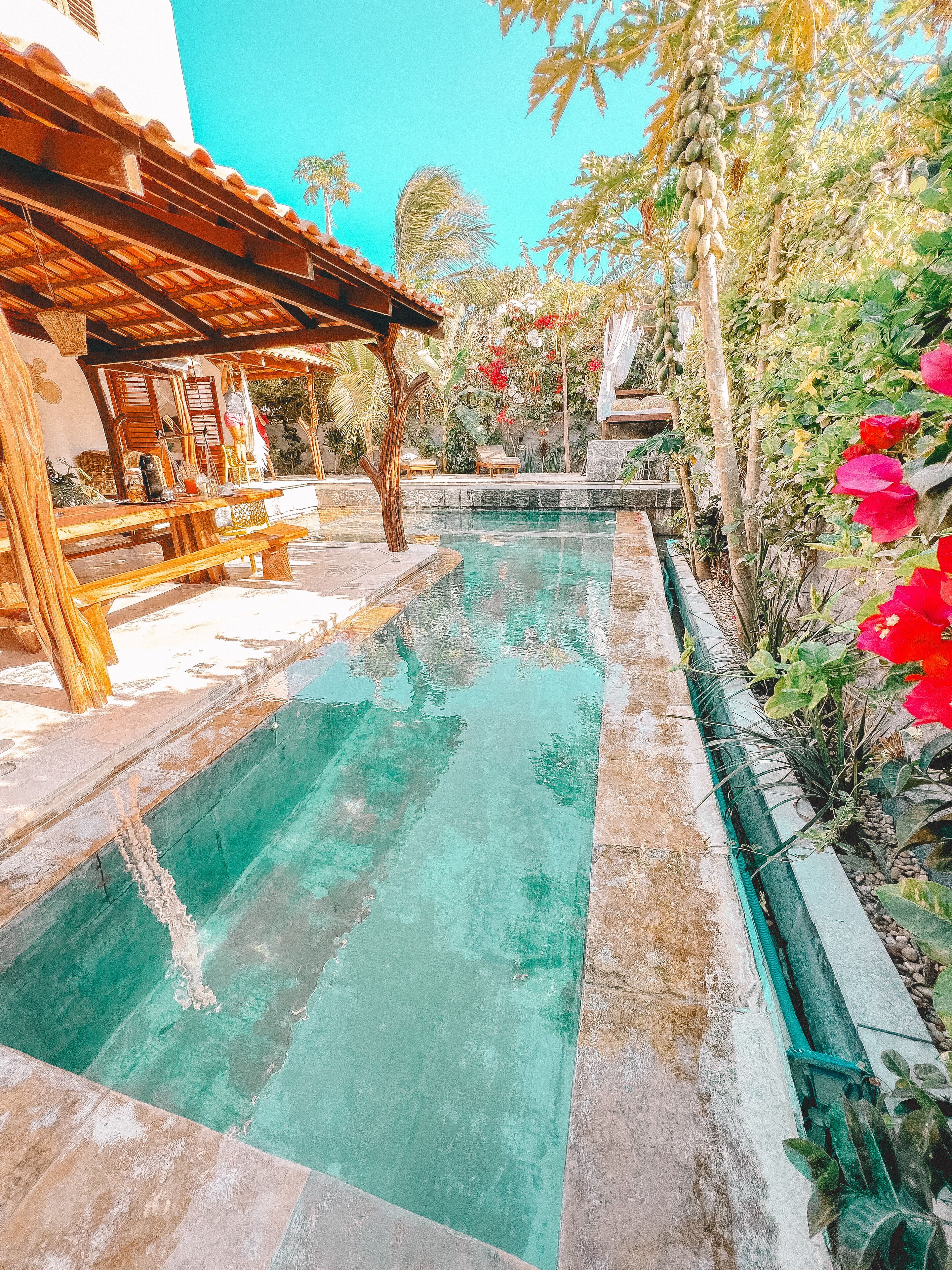 Innenpool, geöffnet von 09:00 Uhr bis 21:00 Uhr, Liegestühle