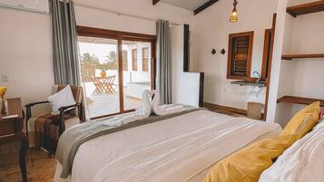 Suíte superluxo, 1 cama Queen e sofá-cama, terraço | 1 quarto, frigobar, ferros/tábuas de passar roupa, Wi-Fi de cortesia