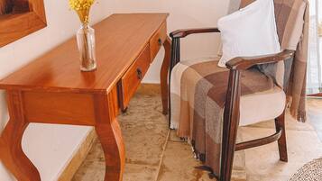 Suíte superluxo, 1 cama Queen e sofá-cama, terraço | 1 quarto, frigobar, ferros/tábuas de passar roupa, Wi-Fi de cortesia