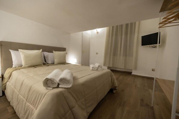 2 bedrooms, WiFi, bed sheets - Re-Fra home (Napoli)