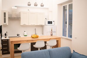 Fridge, microwave, oven, stovetop - flaTminio - modern & nice apartment (Roma)
