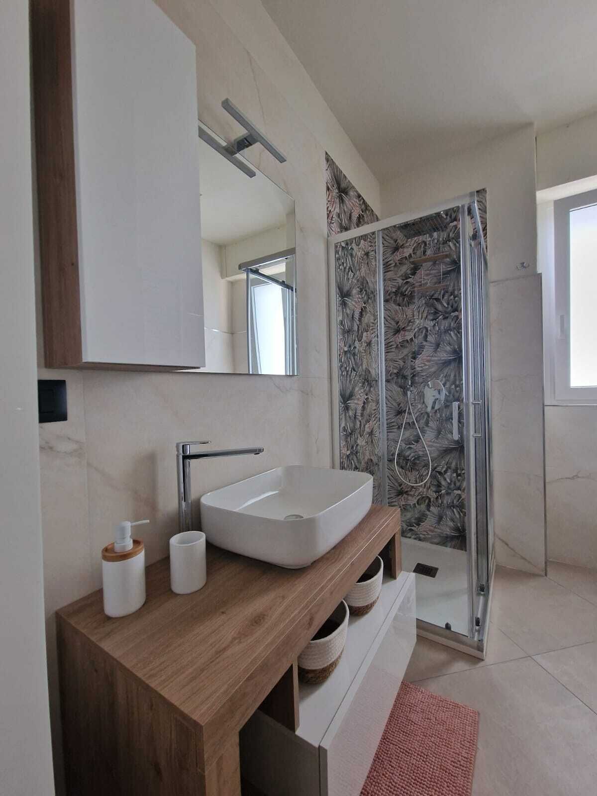 Secador de pelo, toallas