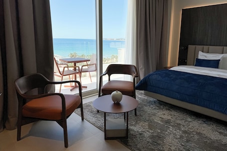 Ropa de cama de alta calidad, colchones Select Comfort y minibar . Abi's Hotel & SPA Vlore