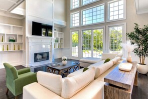 Smart TV, fireplace - Luxurious Atterbury Hills Southampton Home with Pool. Private Beach Access (Southampton)