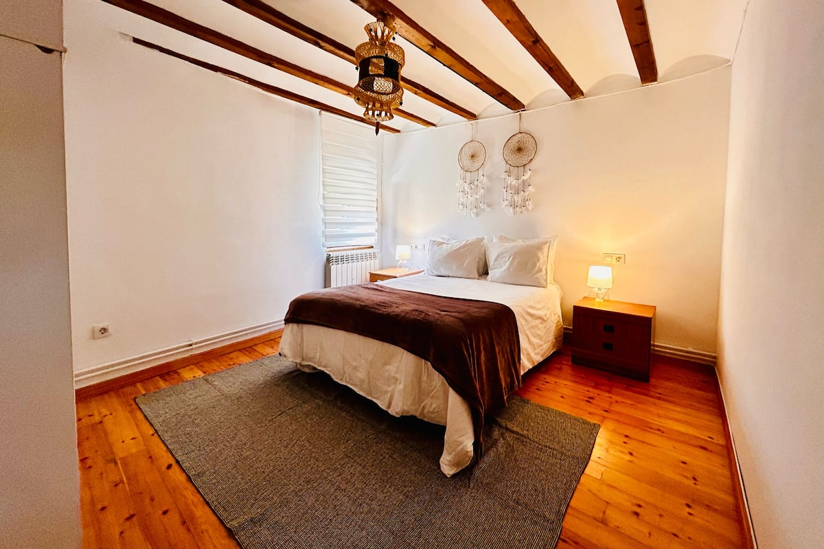 Apartamento standard | Edredons de pluma, Wi-Fi de cortesia, roupa de cama