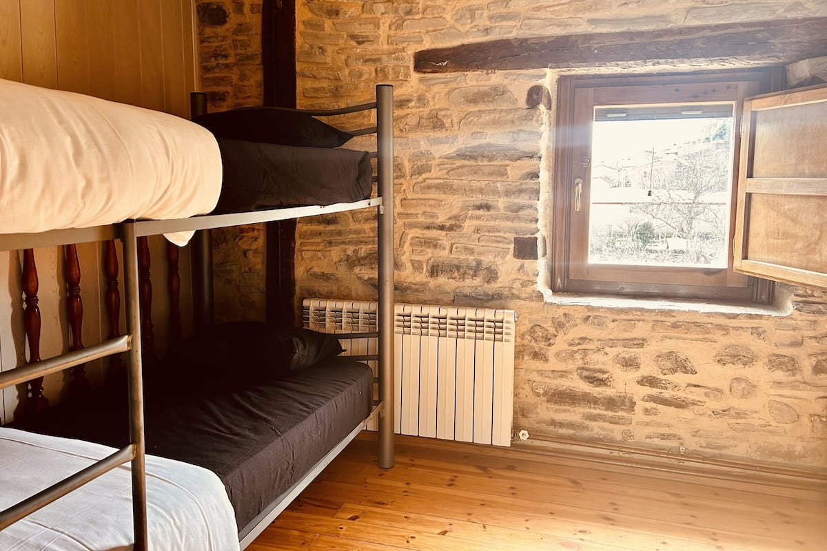 Dormitório compartilhado econômico, vista para a montanha | Edredons de pluma, Wi-Fi de cortesia, roupa de cama