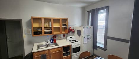 Microondas, horno y placa de cocina