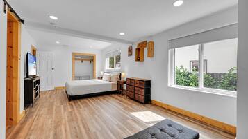 5 bedrooms, in-room safe, desk, iron/ironing board