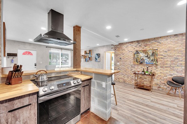 Fridge, microwave, oven, stovetop