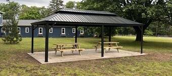 Room #10: Updated King Suite w/small couch