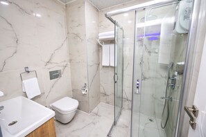 Shower, hair dryer, slippers, towels - Cihan Bey Otel Belek (Serik)