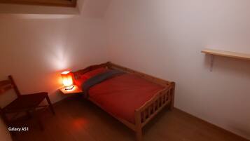 4 chambres, bureau, Wi-Fi, draps fournis