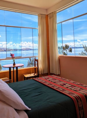 Individually decorated, laptop workspace - Amantani Samary Lodge (Isla Amantani)