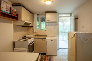 Fridge, oven, toaster, cookware/dishes/utensils