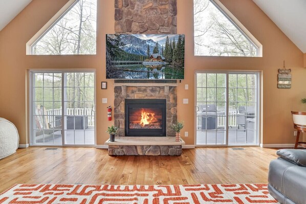 Interior - Poconos Masthope 6BR Home Ski Big Bear - Lake Pool (Lackawaxen)