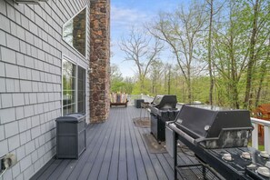 Terrace/patio - Poconos Masthope 6BR Home Ski Big Bear - Lake Pool (Lackawaxen)