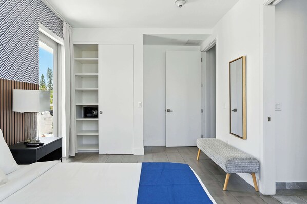 2 bedrooms, iron/ironing board, travel crib, WiFi - Elegant SoBe 2 Bedroom Apartment (Miami Beach)
