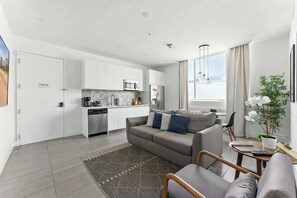 Smart TV - South Beach Oasis, 2-Bed Elegant Gem (Miami Beach)