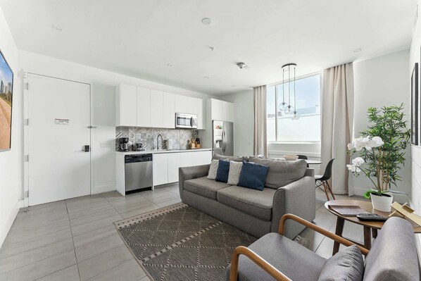 Smart TV - Elegant SoBe 2 Bedroom Apartment (Miami Beach)