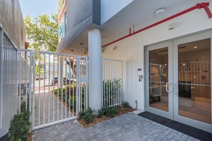 Exterior detail - Elegant SoBe 2 Bedroom Apartment (Miami Beach)