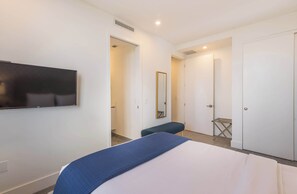 2 habitaciones, tabla de planchar con plancha, cuna de viaje y wifi