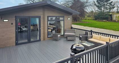 Escape to this ground-floor holiday lodge in Masham.