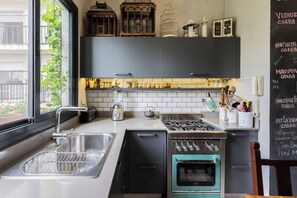 Fridge, oven, stovetop, electric kettle - Your Place in the Heart of Recoleta (CABA)