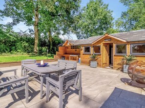 Outdoor dining - Quail Cottage - UK46403 (Llwynhelig)