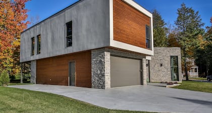 Maison des Prestige, Situé en Montréal et Québec. Avec Piscine Chauffée