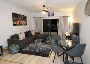 Smart TV - Cape Town Luxury Stays Knightsbridge Luxury Apartment Century City (Cape Town)
