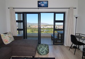 Smart TV - Cape Town Luxury Stays Knightsbridge Luxury Apartment Century City (Cape Town)