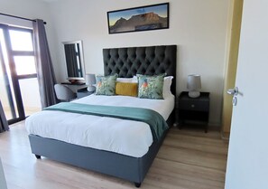 2 bedrooms, desk, iron/ironing board, free WiFi - Cape Town Luxury Stays Knightsbridge Luxury Apartment Century City (Cape Town)