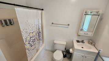 Dusch, hÄrtork, handdukar och tvÄl