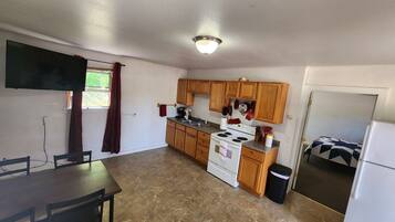 Mikrowelle, Ofen, Herdplatte, KĂŒchenrolle