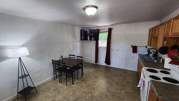 Mikrowelle, Ofen, Herdplatte, KĂŒchenrolle