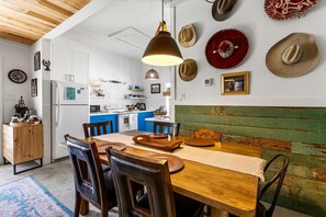 Dining - Relax at Cowboy Casa with KING Bed! Close to beach with HOT TUB! (Galveston)