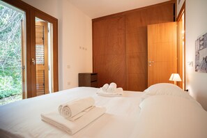 4 Schlafzimmer, Zimmersafe, Bügeleisen/Bügelbrett, Reisekinderbett