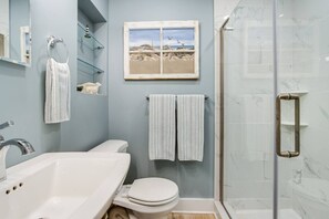 Secador de pelo y toallas