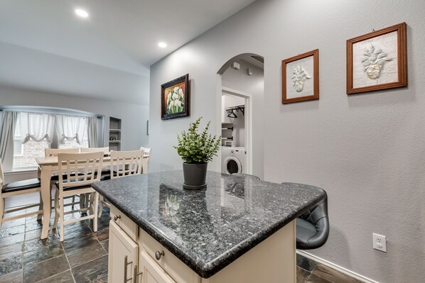 Dining - 25% OFF 3BD Home Garage HWY 360 Grand Prairie GP020
(Grand Prairie)