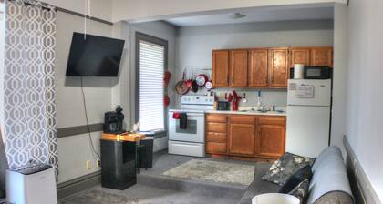 Cozy 1BR Near MTU, Keweenaw & Houghton, Full Kitchen & Wifi near Dining & Bars