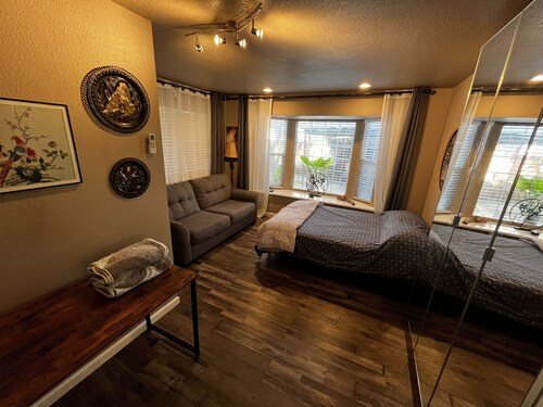 Updated space near Davis Medical Center, Grocery Store, Restaurants, and Freeway