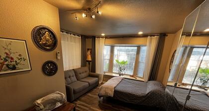 Updated space near Davis Medical Center, Grocery Store, Restaurants, and Freeway