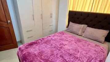 2 chambres, fer et planche Ă repasser, Wi-Fi gratuit, draps fournis