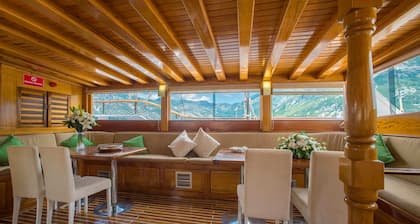 Tremendous 8-bedroom yacht in awesome Tivat, with crew and private chef