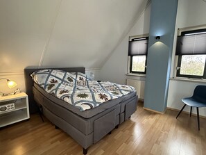 2 室のベッドルーム、デスク、アイロン / アイロン台、WiFi (無料)