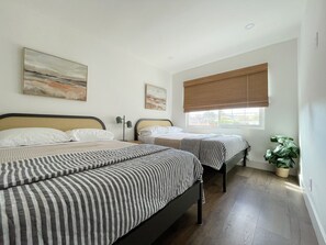 2 bedrooms, travel cot, free WiFi, bed sheets